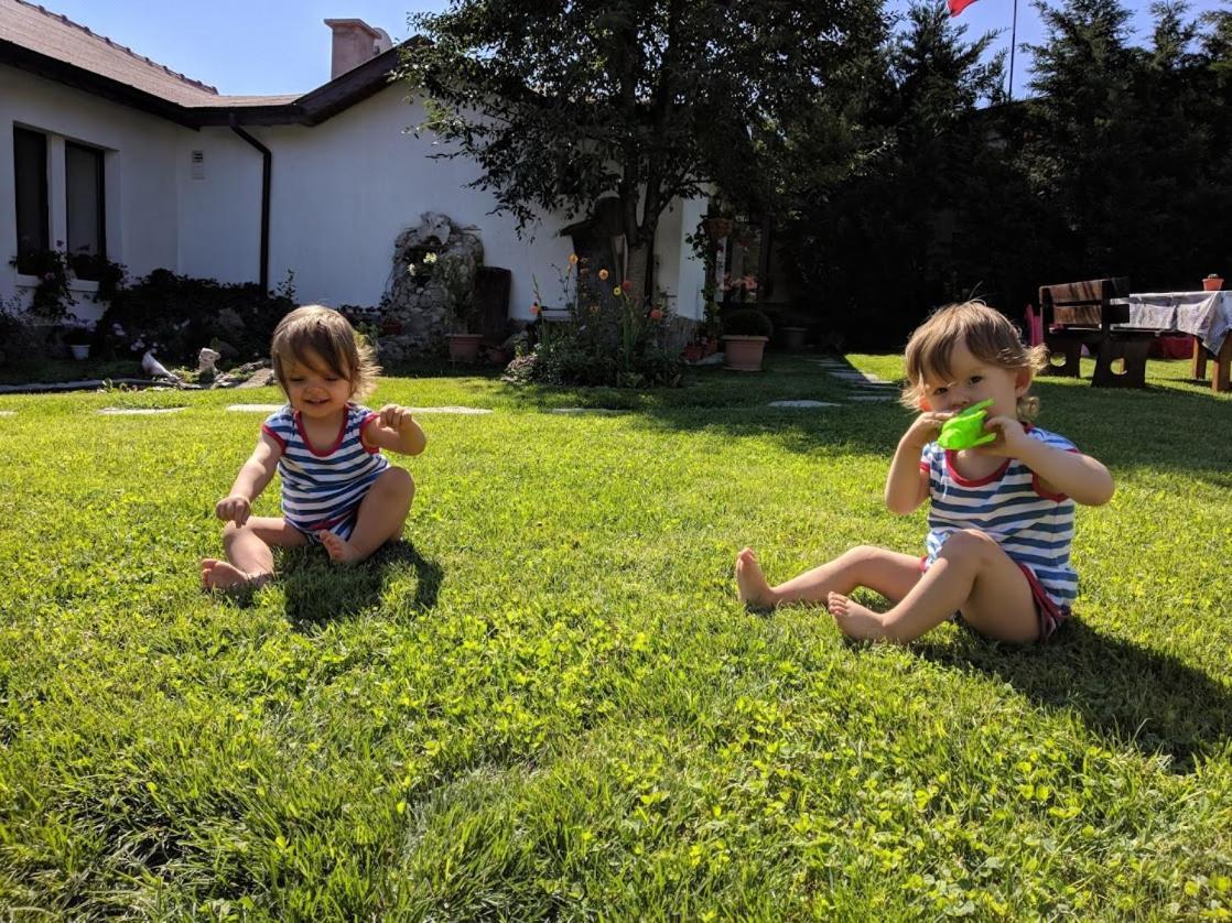 Guest House Raiski Kаt Mezek Zewnętrze zdjęcie