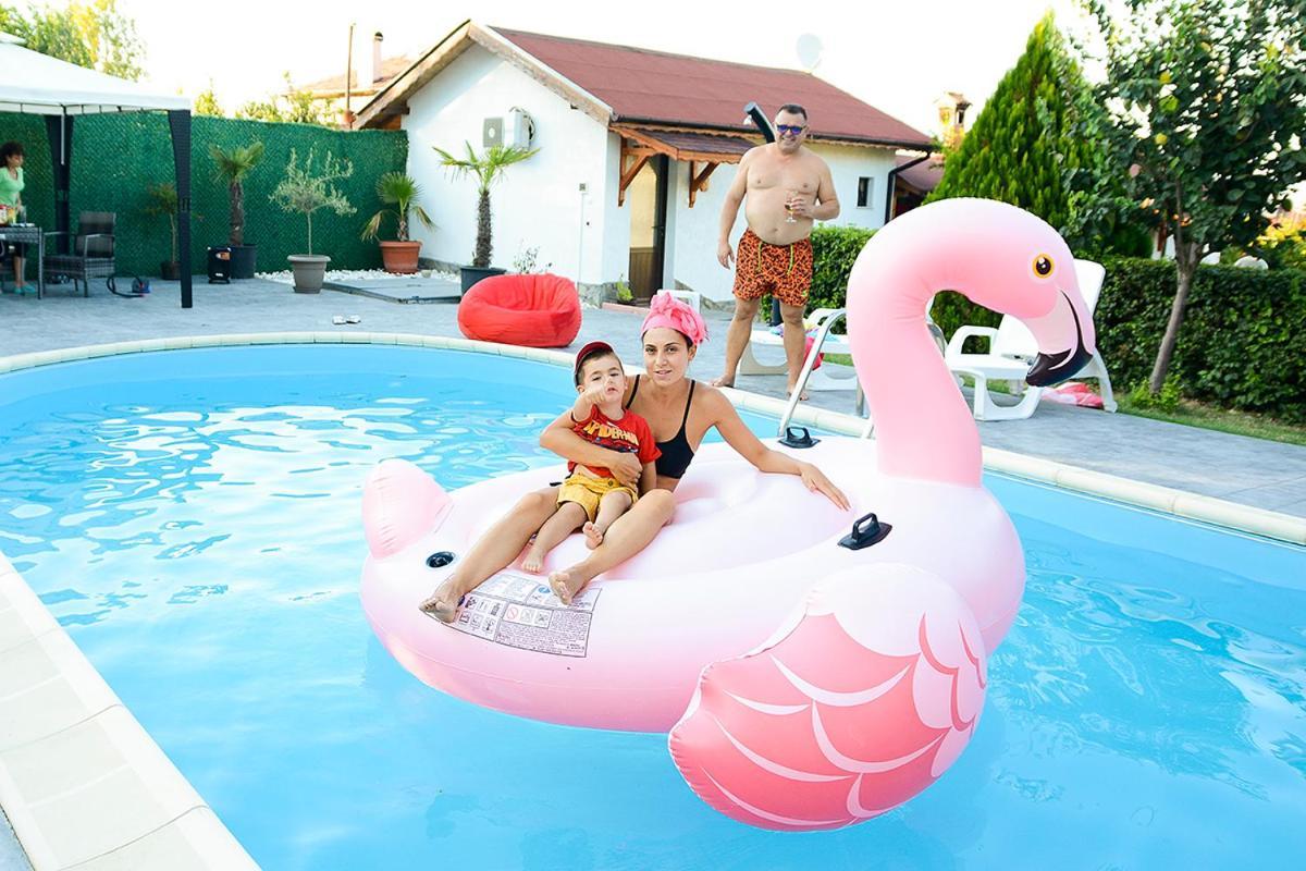 Guest House Raiski Kаt Mezek Zewnętrze zdjęcie