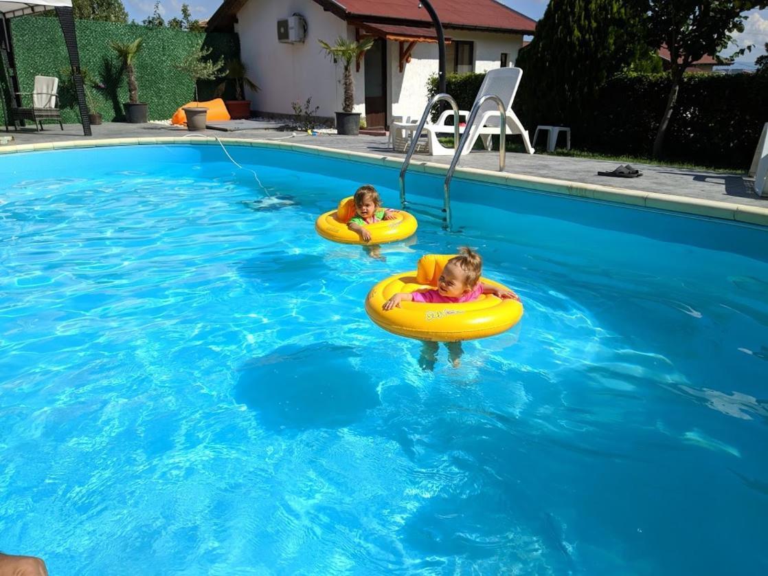 Guest House Raiski Kаt Mezek Zewnętrze zdjęcie